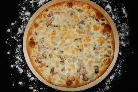 Пицца Мясная на томатной основе