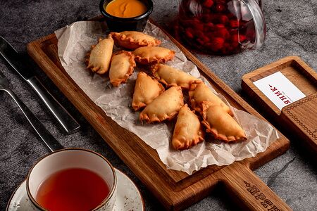 Мини-чебуреки с креветками