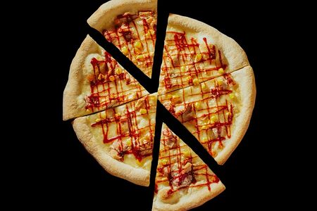 Пицца с курицей и беконом BBQ