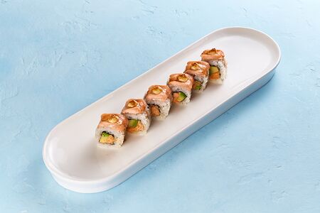 Острый ролл с двойным лососем