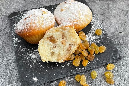 Кекс с изюмом