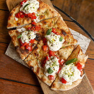 Фокачча со Страчателлой и фисташками