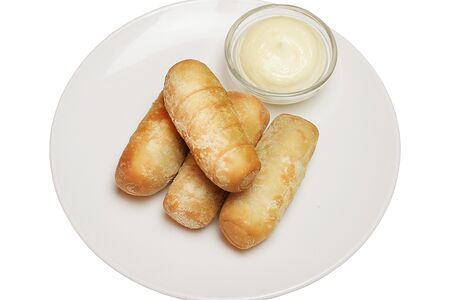 Острые сырные палочки моцарелла с соусом айоли