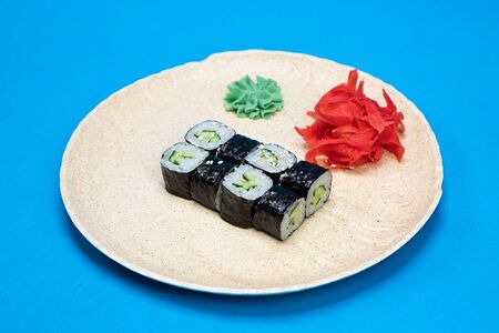 Ролл с огурцом