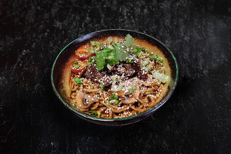 Жареная лапша с говядиной