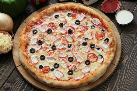 Пицца с крабовой палочкой средняя