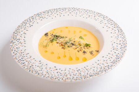 Тыквенный крем-суп с орехами