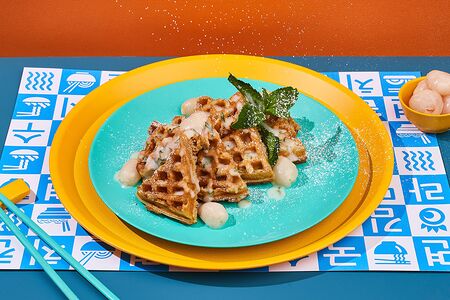 Вафли с плодами личи