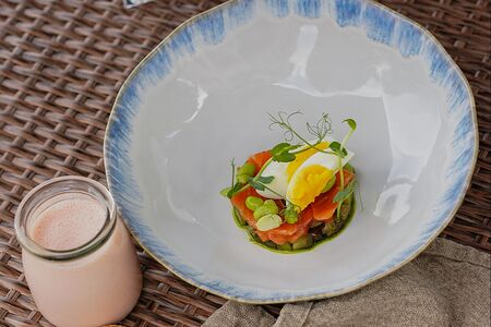 Холодный суп с форелью и бобами эдамаме