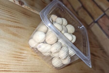 Арахис в глазури холодец и хрен