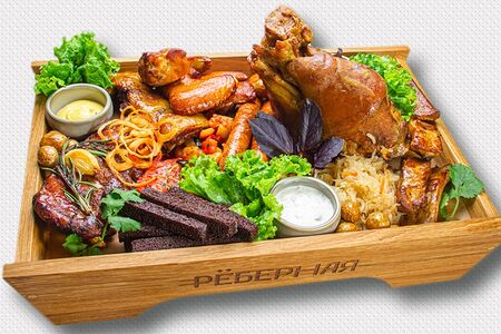 Большая доска фирменных закусок