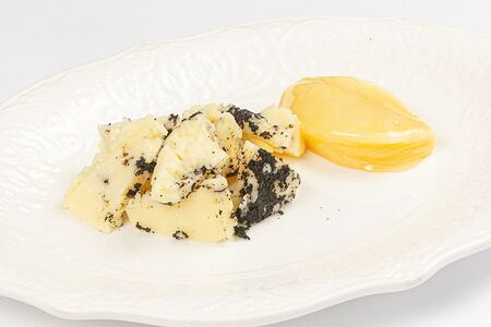 Трюфельный пекорино и взбитый мед