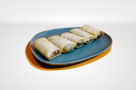 Хрустящие спринг-роллы с курицей