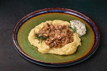 Бефстроганов с грибами