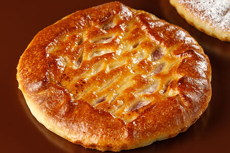 Пирог творог-вишня