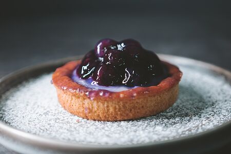 Тарталетка с черникой и голубикой