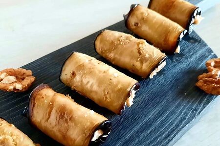 Рулетики из баклажана с сыром