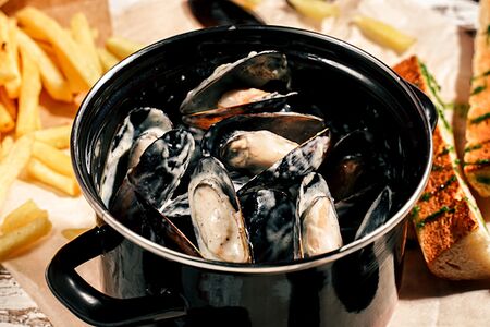 Мидии в сырно-сливочном соусе