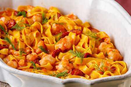 Тальятелле с креветками и вялеными томатами