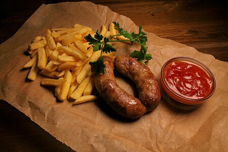 Колбаски ручной работы из свинины и говядины