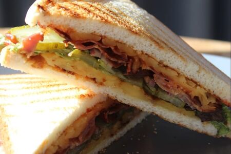 Тост с беконом