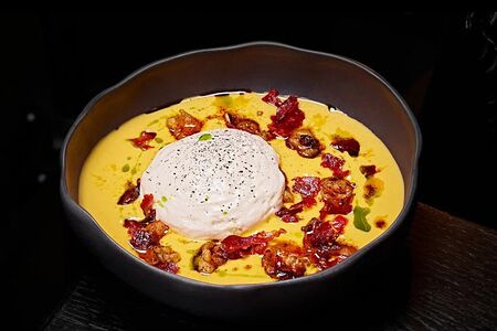 Тыквенный крем-суп с креветками и пармезаном