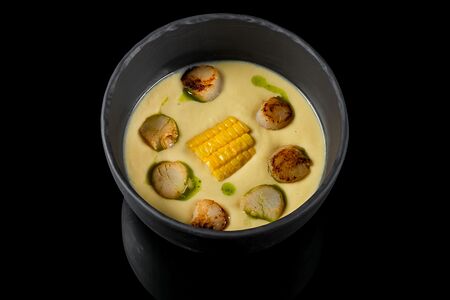 Крем-суп из кукурузы с гребешками