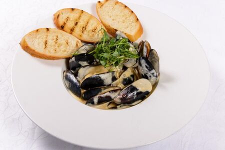 Мидии в сливочном соусе