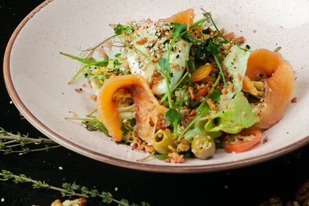 С лососем и киноа