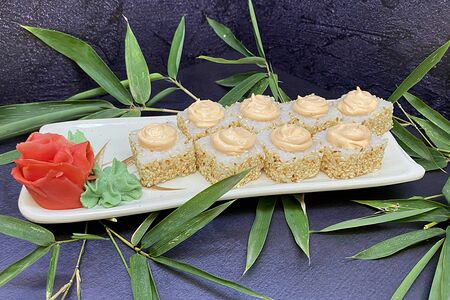 Ролл острый кунжут