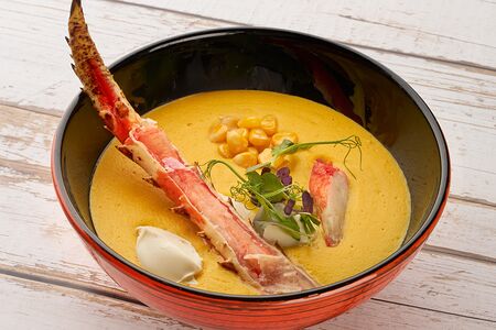 Кукурузный крем-суп с крабом и сыром креметте