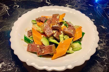 A3 Салат с говядиной и огурцом