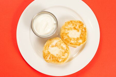 Сырники со сметаной