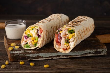 Буррито с копченой курочкой и кукурузой