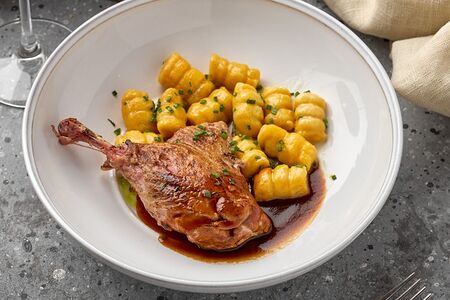 Утиная ножка конфи с ньокками из тыквы