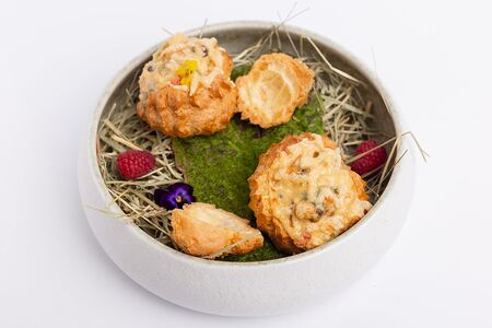 Профитроли с жюльеном из черноморских мидий