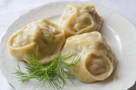 Манты с говядиной, картофелем и сливочным маслом