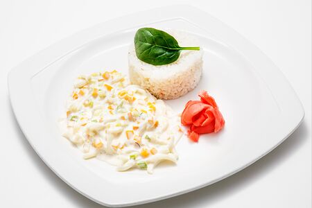 Кальмары, тушенные в сливочном соусе