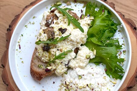 Скрембл со страчателлой и трюфелем