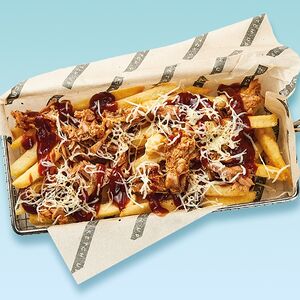 Картофель с реберным мясом, моцареллой и соусом BBQ