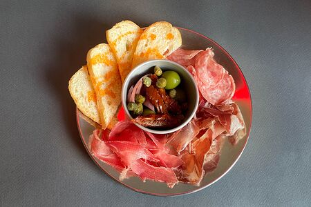 Прошутто-коппа-сальчичон