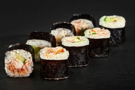 Ролл Маки с угрём