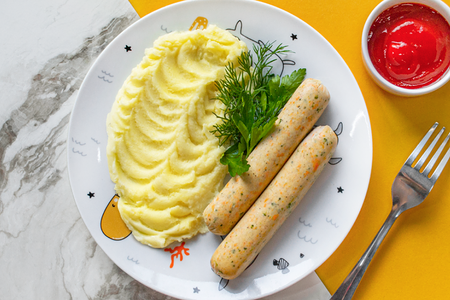 Домашние сосиски с картофельным пюре