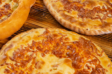 Хачапури по-мегрельски с сыром и шпинатом