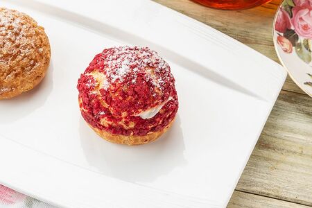 Шу заварная булочка с малиновым желе