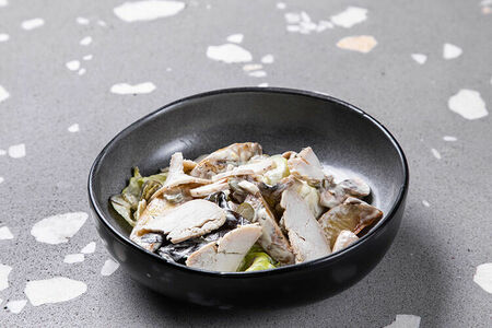 Салат с курицей и грибами обед