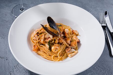 Спагеттини с дарами моря