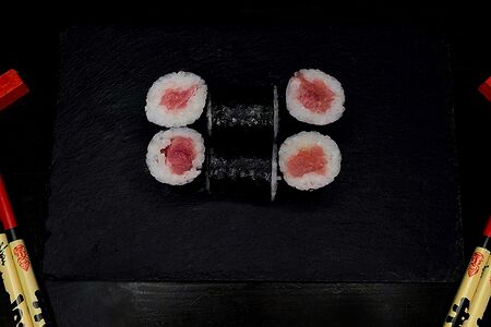 Классический ролл с тунцом