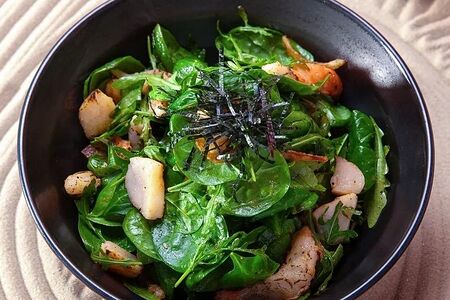 Морепродукты, шпинат, руккола