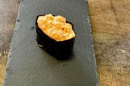 Гункан спайси лосось